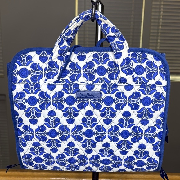 Vera Bradley Handbags - Vera Bradley Blue White Floral Travel Bag Toiletries Roomy Cruise Beach EUC